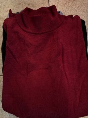 Men's Crewneck Sweater in Burgundy